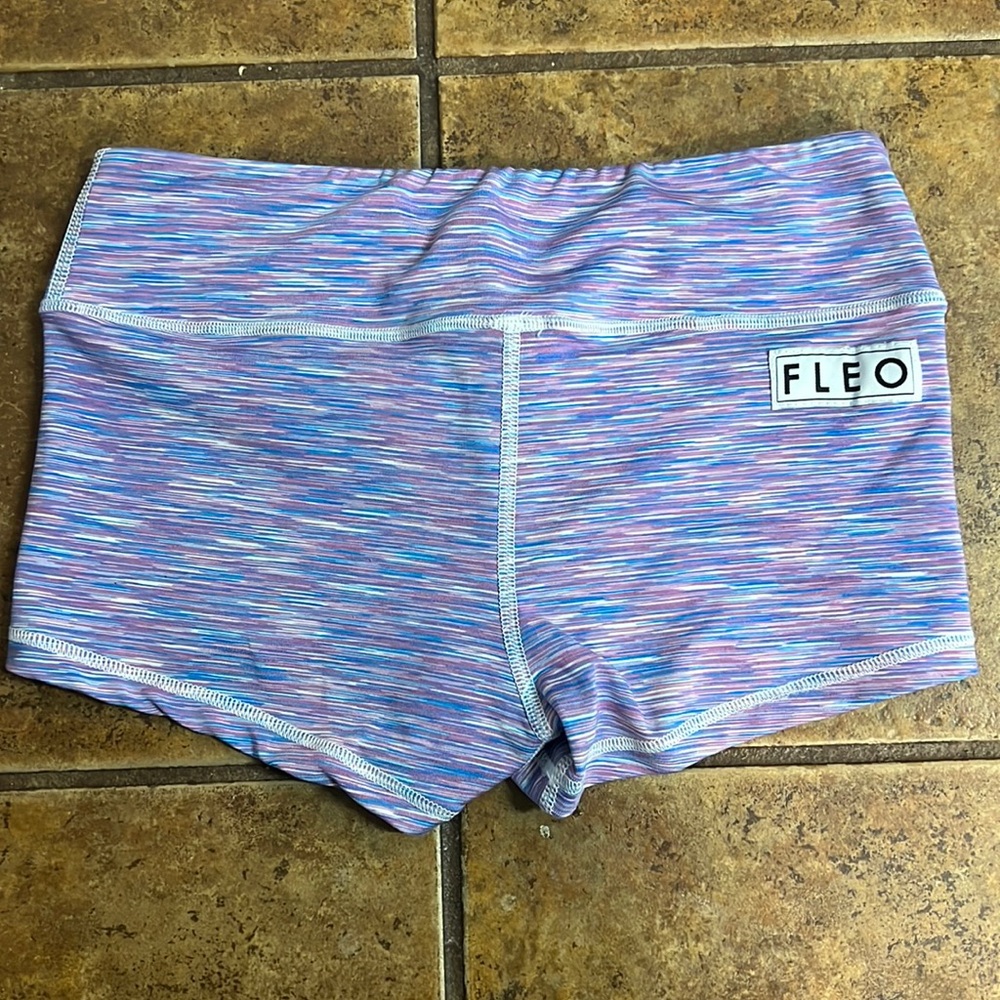 Fleo shorts - Size medium